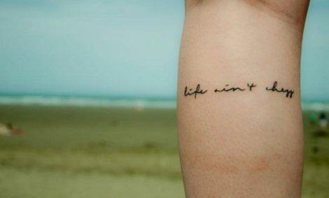 tatuagens de frases na perna em ingles