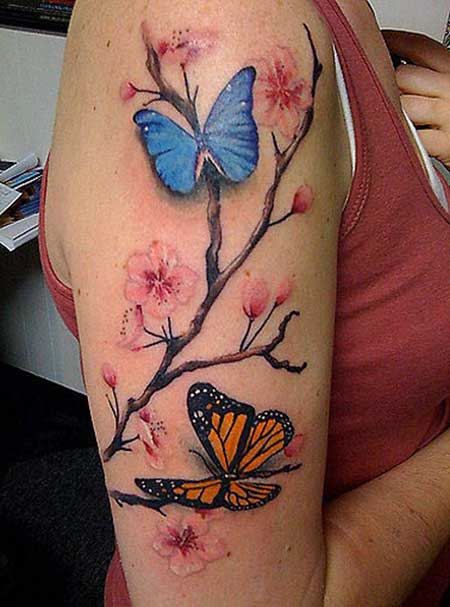 borboleta tatuada no braco feminino