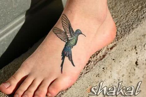 fotos tatuagem beija flor no pé