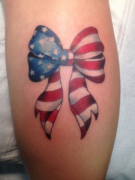 laço na perna tattoo bandeira americana