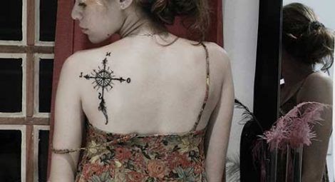 tatuagem de bússola nas costas 3