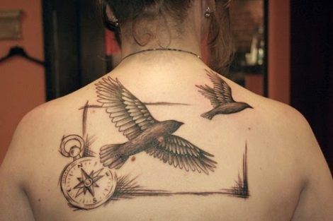 tatuagem de bússola nas costas 4