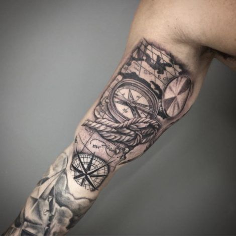 tatuagem de bussola no braco 2